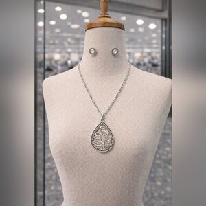 Belk necklace and earring set